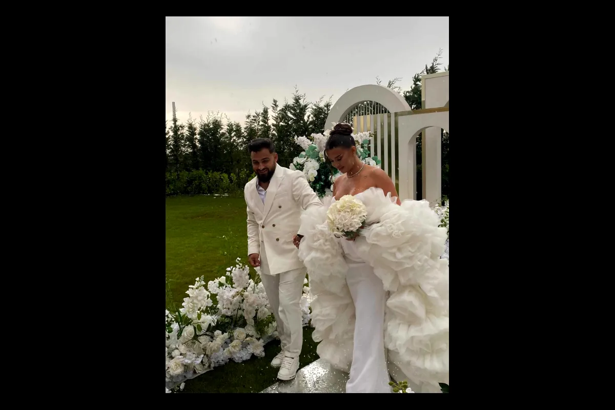 Cum a aratat si cat a costat rochia pe care a purtat-o Andra Volos la cununia civila 1