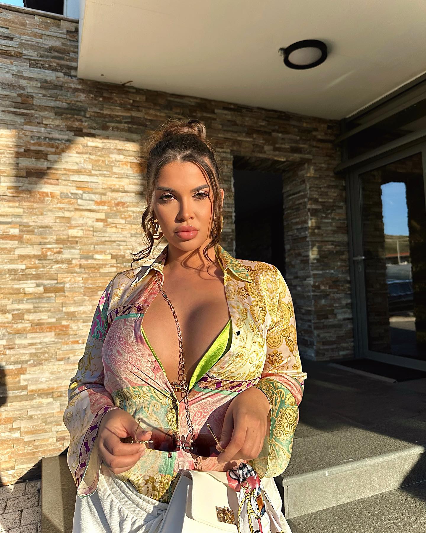 Cum a aratat si cat a costat rochia pe care a purtat-o Andra Volos la cununia civila 15