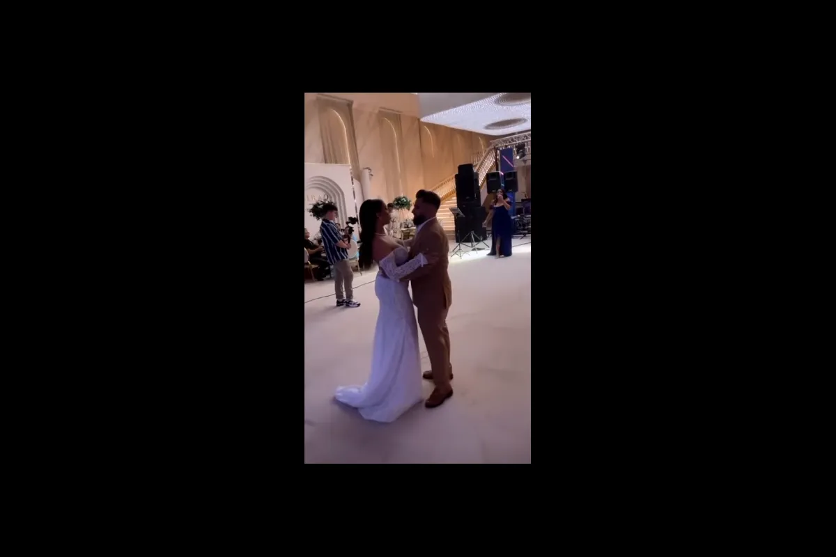 Cum a aratat si cat a costat rochia pe care a purtat-o Andra Volos la cununia civila 5