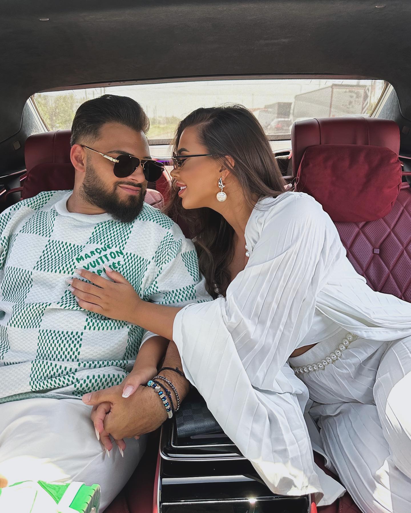 Cum a aratat si cat a costat rochia pe care a purtat-o Andra Volos la cununia civila 9