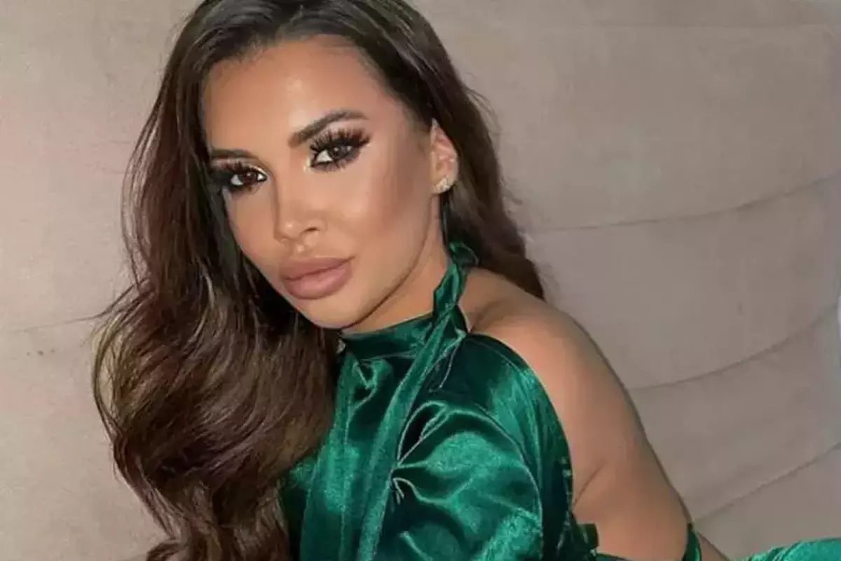 Cum a aratat si cat a costat rochia pe care a purtat-o Andra Volos la cununia civila