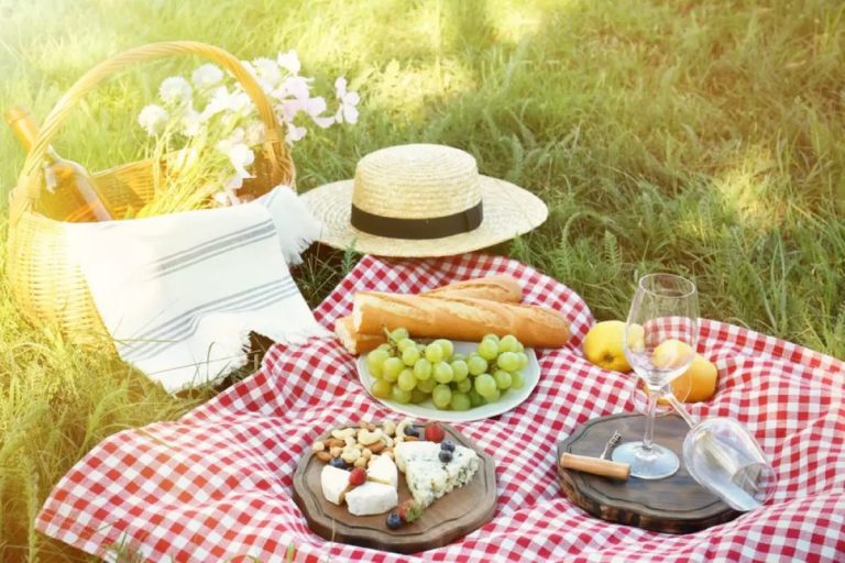 Cum să îți organizezi un picnic de weekend. Sfaturi și idei pentru o experiență reușită