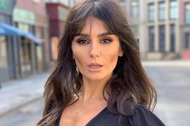 Dana Budeanu, imagini de senzație din vacanță. Decolteul adânc cu care a apărut pe Instagram