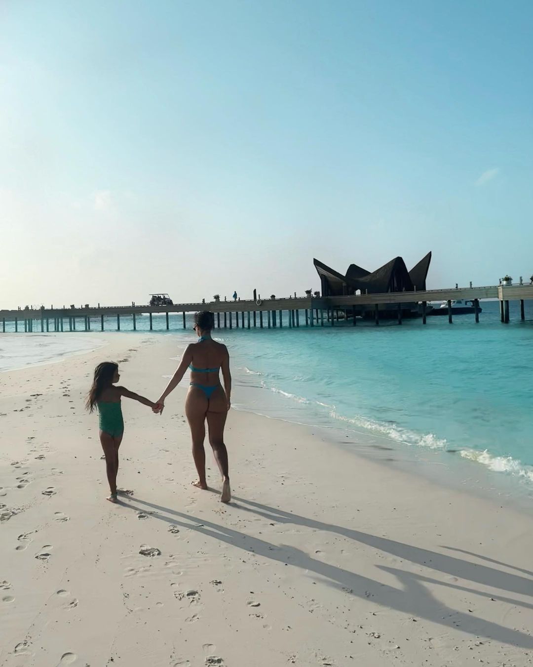 Imagini fierbinți cu Georgina Rodriguez, singura femeie care a reușit să-l cumințească pe Cristiano Ronaldo 11