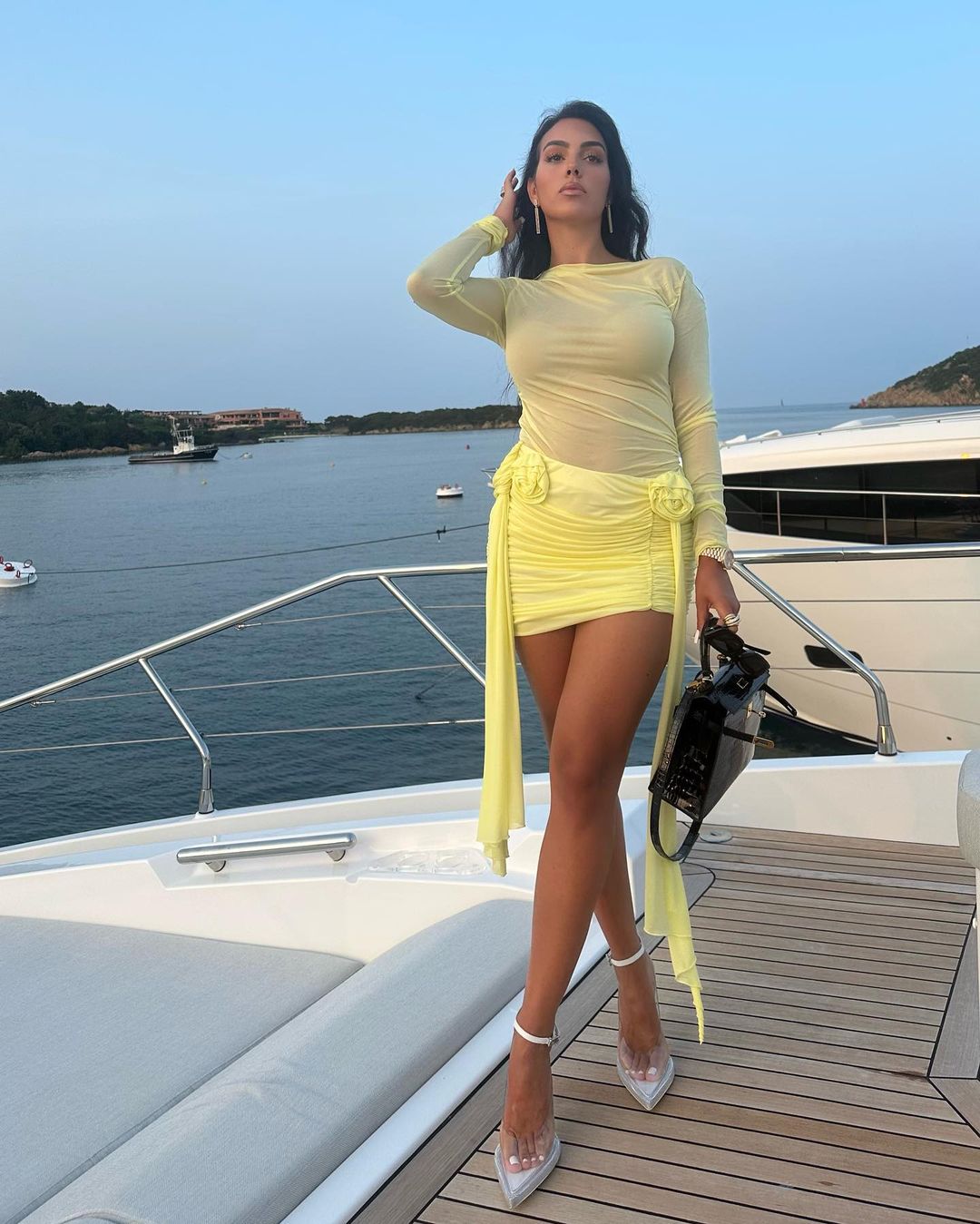 Imagini fierbinți cu Georgina Rodriguez, singura femeie care a reușit să-l cumințească pe Cristiano Ronaldo 19