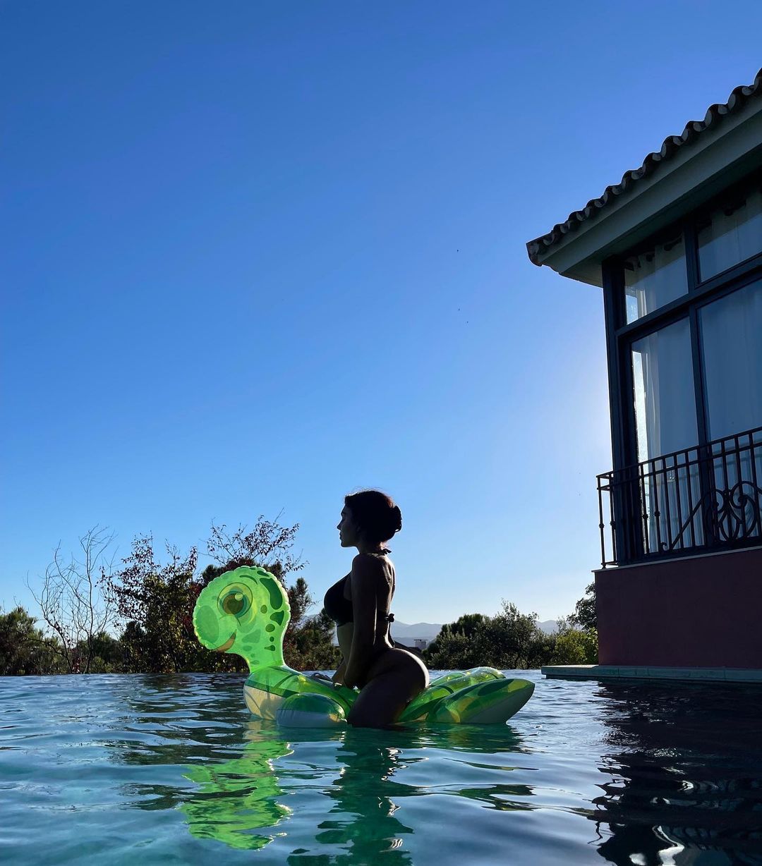 Imagini fierbinți cu Georgina Rodriguez, singura femeie care a reușit să-l cumințească pe Cristiano Ronaldo 41