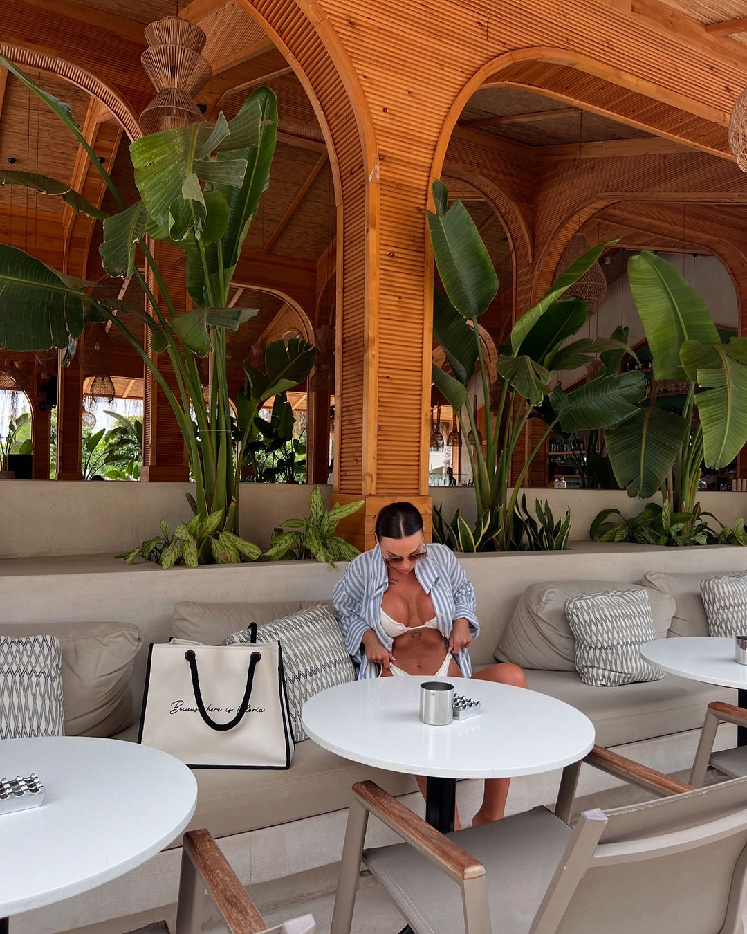 Iubita lui Victor Slav, aparitie de senzatie in costum de baie 12