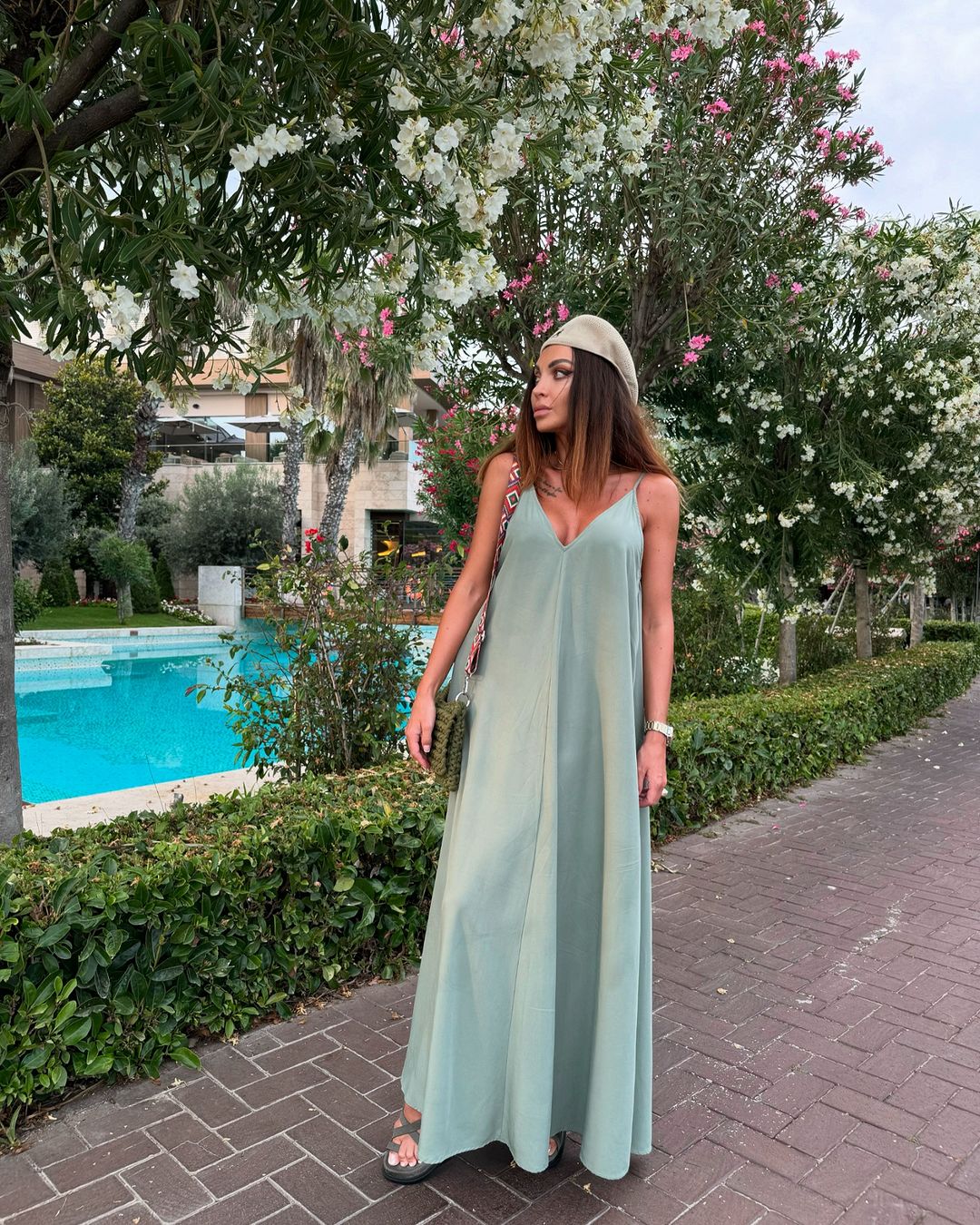 Iubita lui Victor Slav, aparitie de senzatie in costum de baie 13