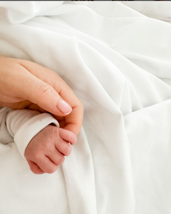 Laura Cosoi a născut al patrulea copil. ”Binecuvântarea vieții noastre”. Ce nume a primit bebelușul