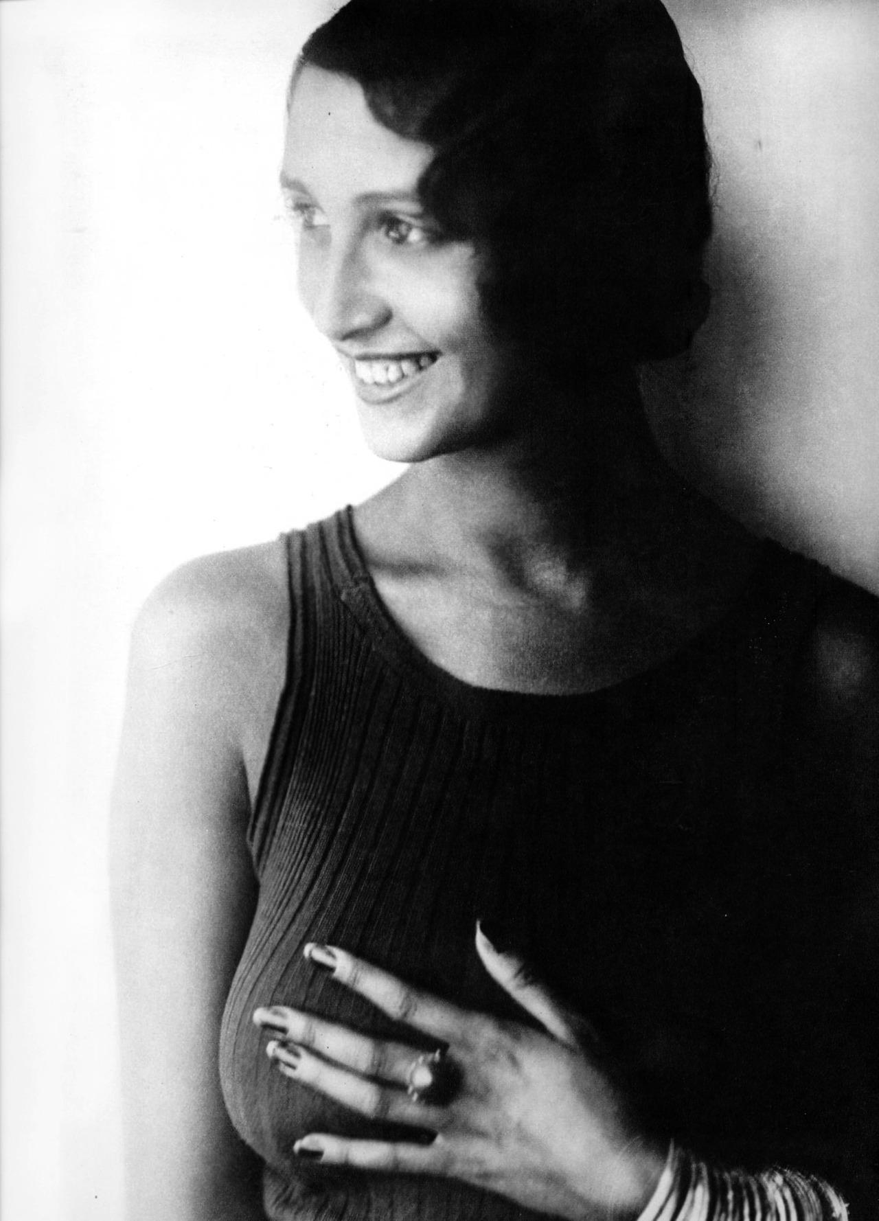 O romanca a fost primul fotomodel din lume 4