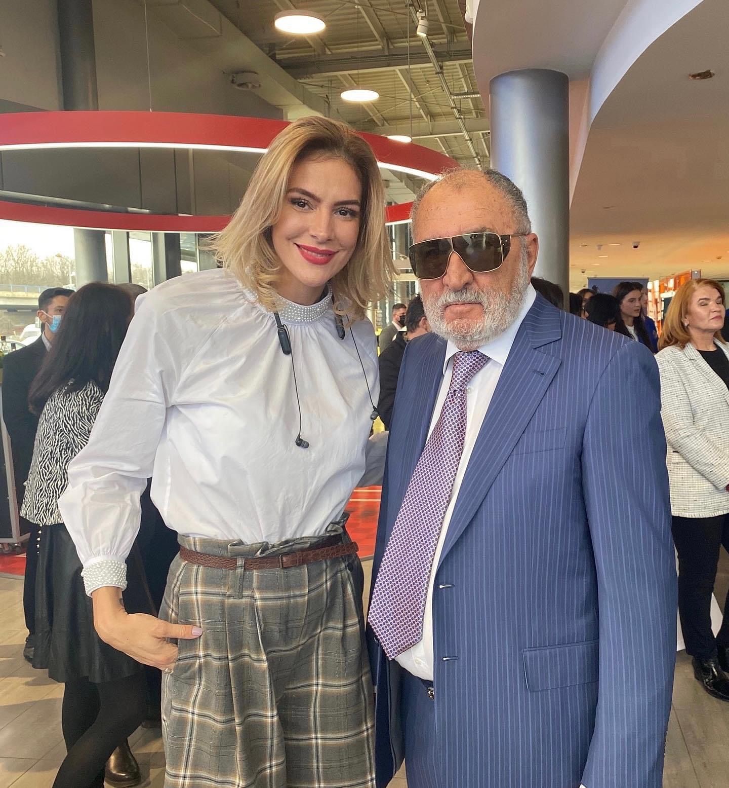 Roxana Ciuhulescu si-a facut o operatie estetica 14