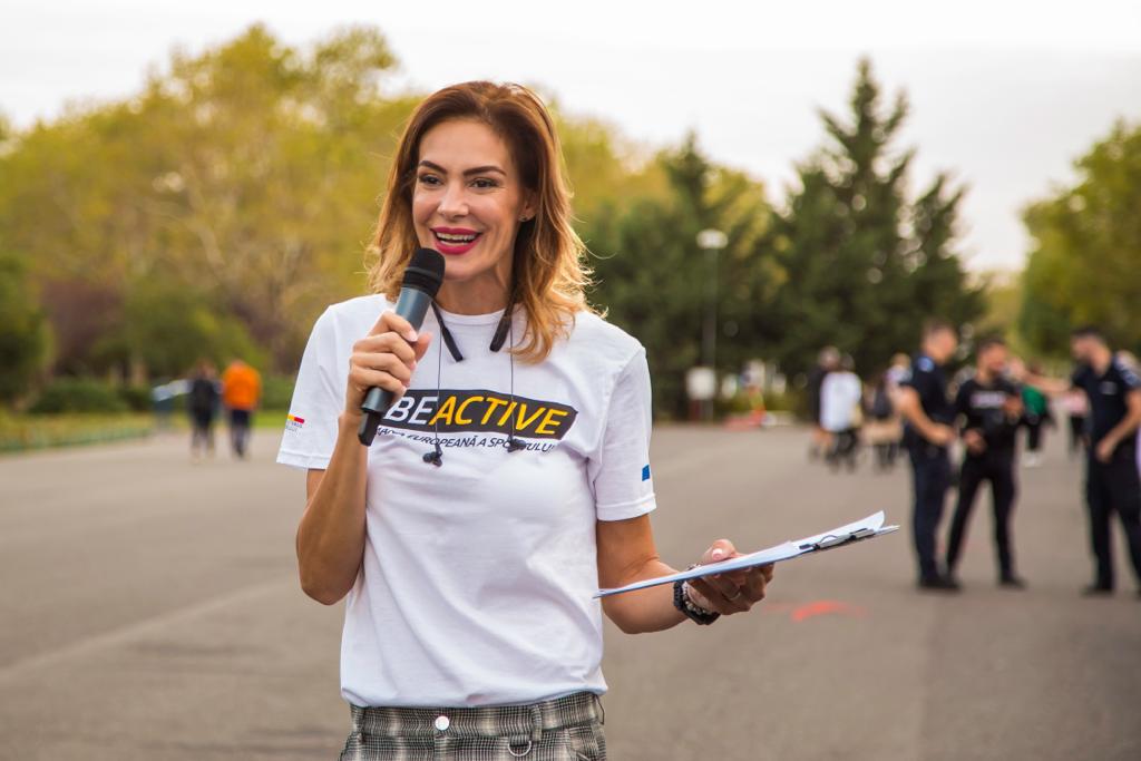 Roxana Ciuhulescu si-a facut o operatie estetica 19