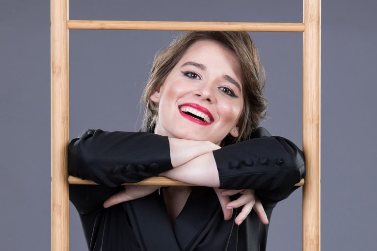 Surpriză la meciul România – Olanda! Kira Hagi s-a afișat cu iubitul. Cum arată cel care a cucerit-o pe actriță FOTO