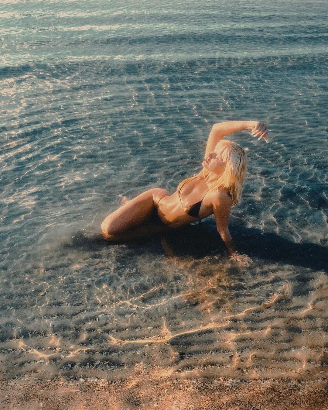 TOP 10 vedete din Romania care fac senzatie la plaja in vara lui 2024 50