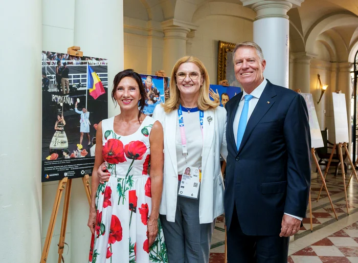 Ținuta de mii de euro pe care Carmen Iohannis a purtat-o la Jocurile Olimpice de la Paris. Poșeta de designer a atras toate privirile