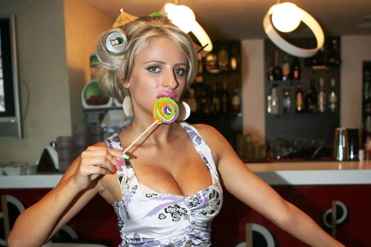 Top 5 vedete din Romania inzestrate de Mama Natura 17