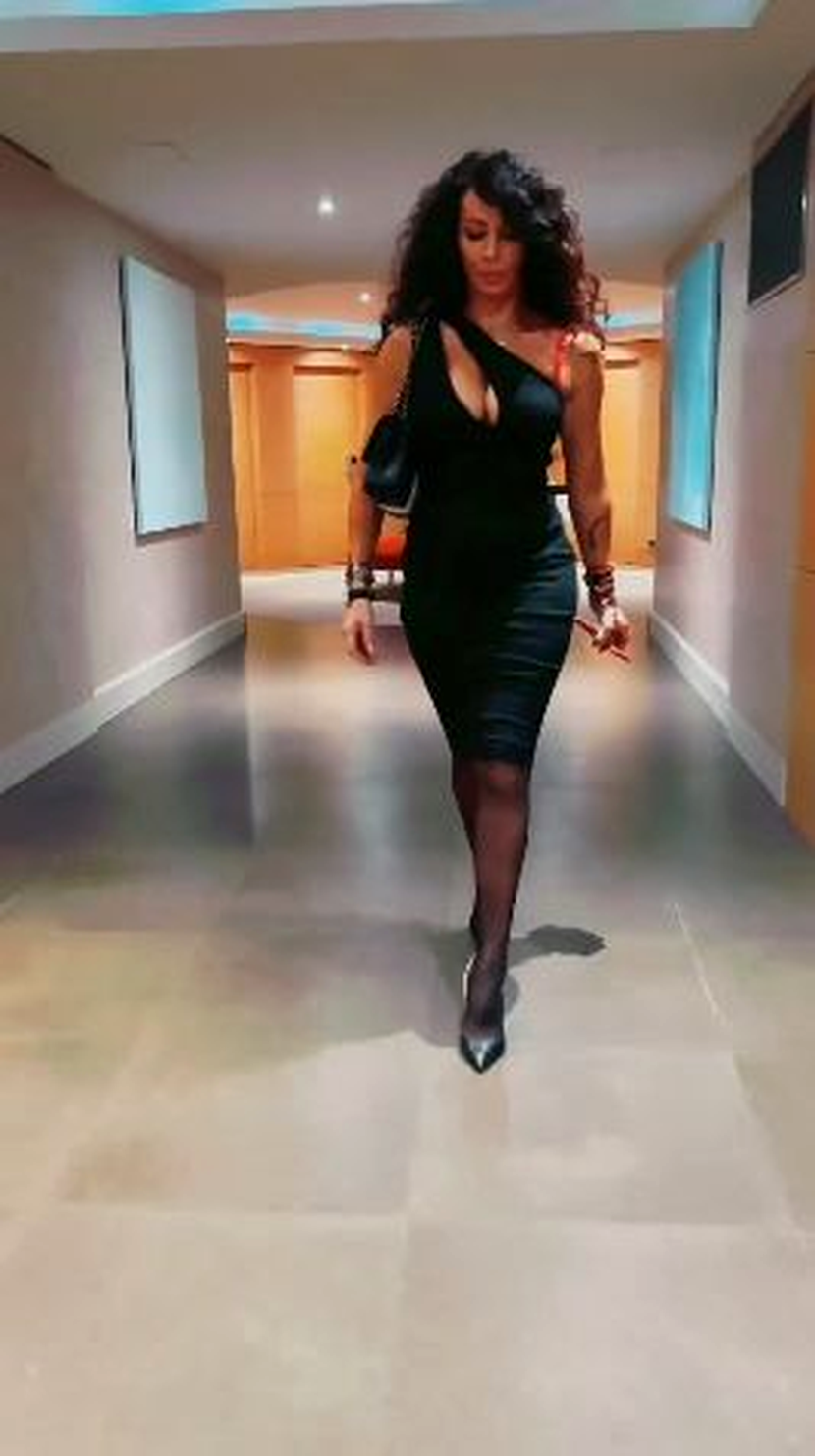 Vedetele din Romania care cheltuiesc o avere pe pantofi 27