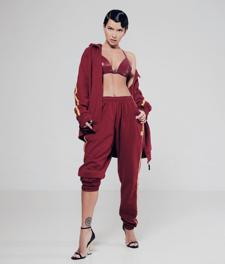 Vedetele din Romania care cheltuiesc o avere pe pantofi 7