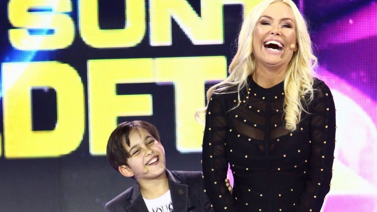 Vica Blochina, imagine rara cu fiul ei si al lui Victor Piturca 13