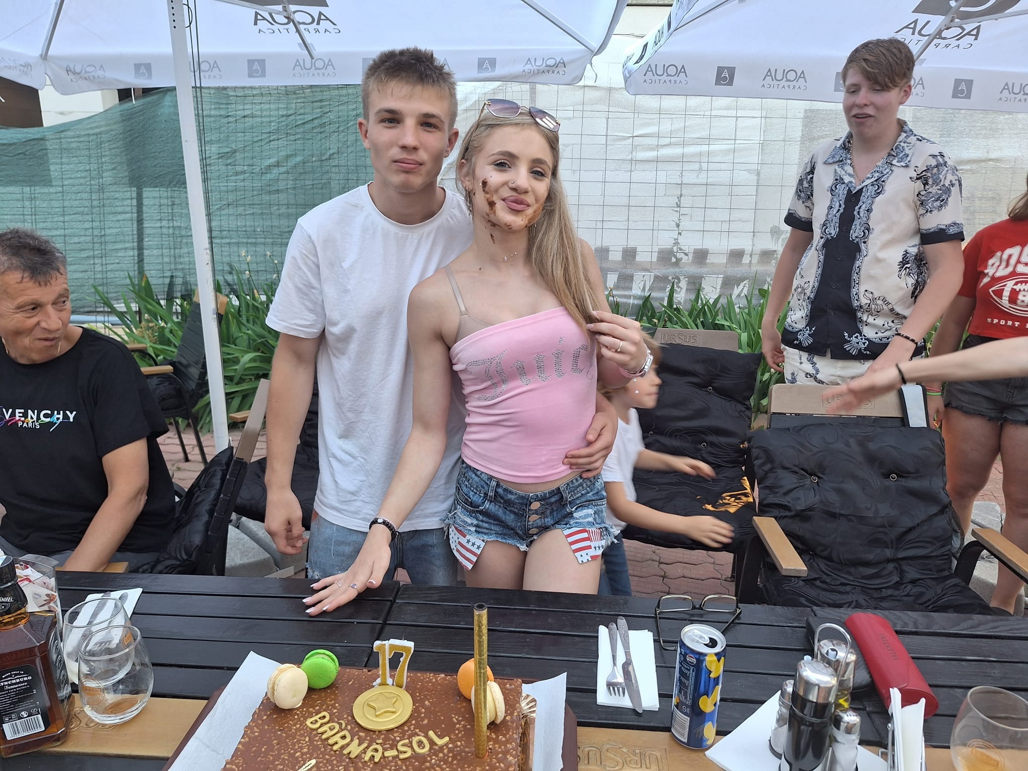 Andrei și Sabrina sunt amândoi sportivi de performanță