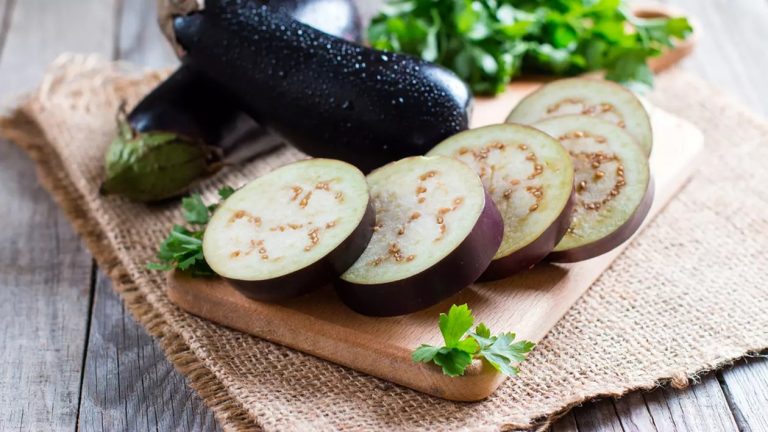 Trucul pentru a coace vinete la cuptorul electric. La ce trebuie să ai grijă