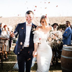 Codul bunelor maniere la nuntă: Cum ne purtăm ca miri sau nași