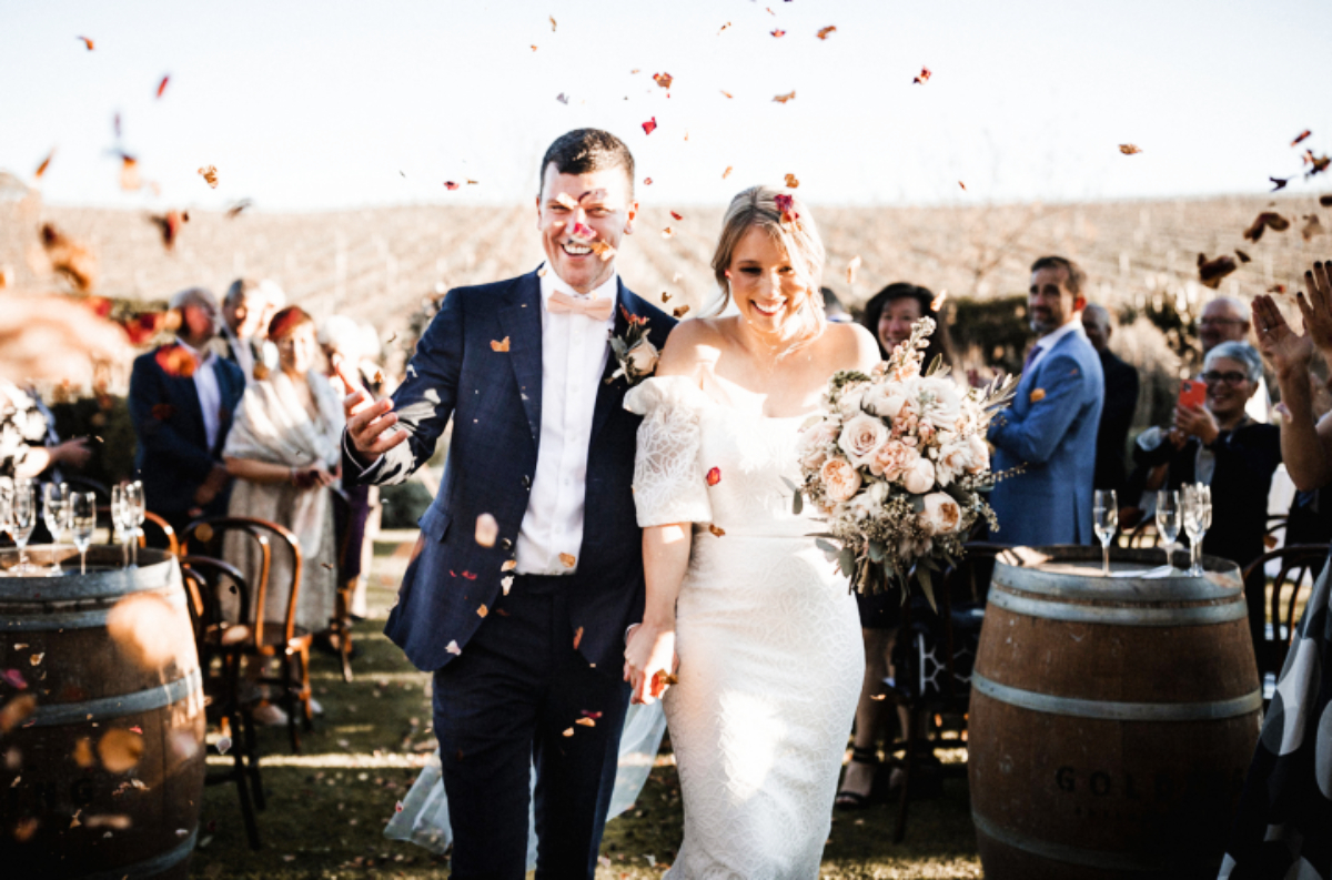 Codul bunelor maniere la nuntă: cum ne comportăm ca miri sau nași