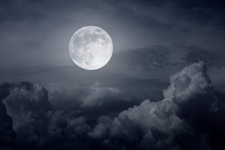 Astrologie și horoscop: cum putem să beneficiem de aspectele pozitive ale unei eclipse