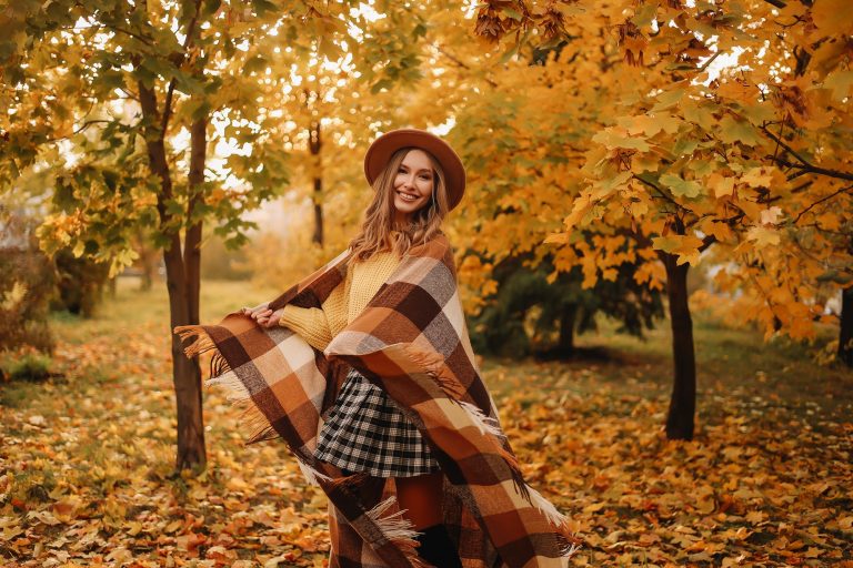 Ținute inspirate pentru toamna lui 2024. Costumele revin în trend