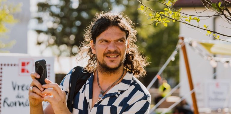 Tudor Chirilă, apel pe Facebook către autorități, după ce un șofer i-a smuls telefonul. Acesta era parcat pe o trecere de pietoni din Capitală VIDEO