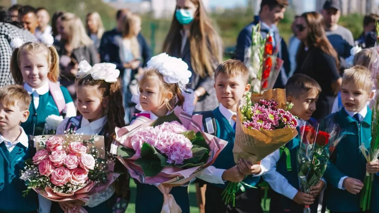 Ce fac profesorii cu florile pe care le primesc de la elevi în prima zi de școală