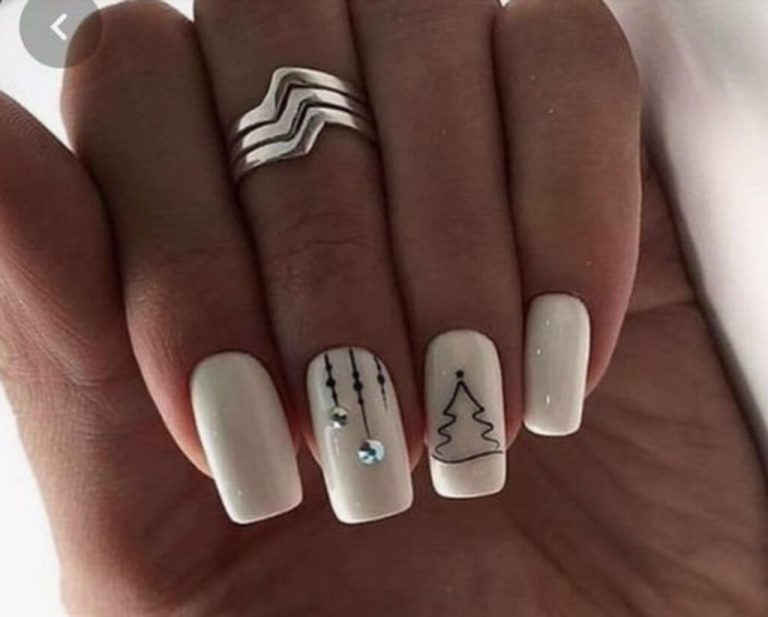 30 de modele de unghii albe pentru Crăciun. Inspiră-te din colecția noastră