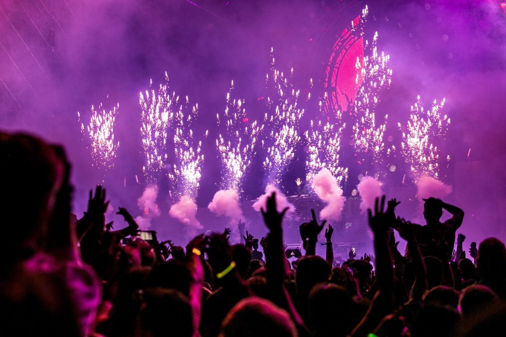 Au început vânzările pentru petrecerile de Revelion
