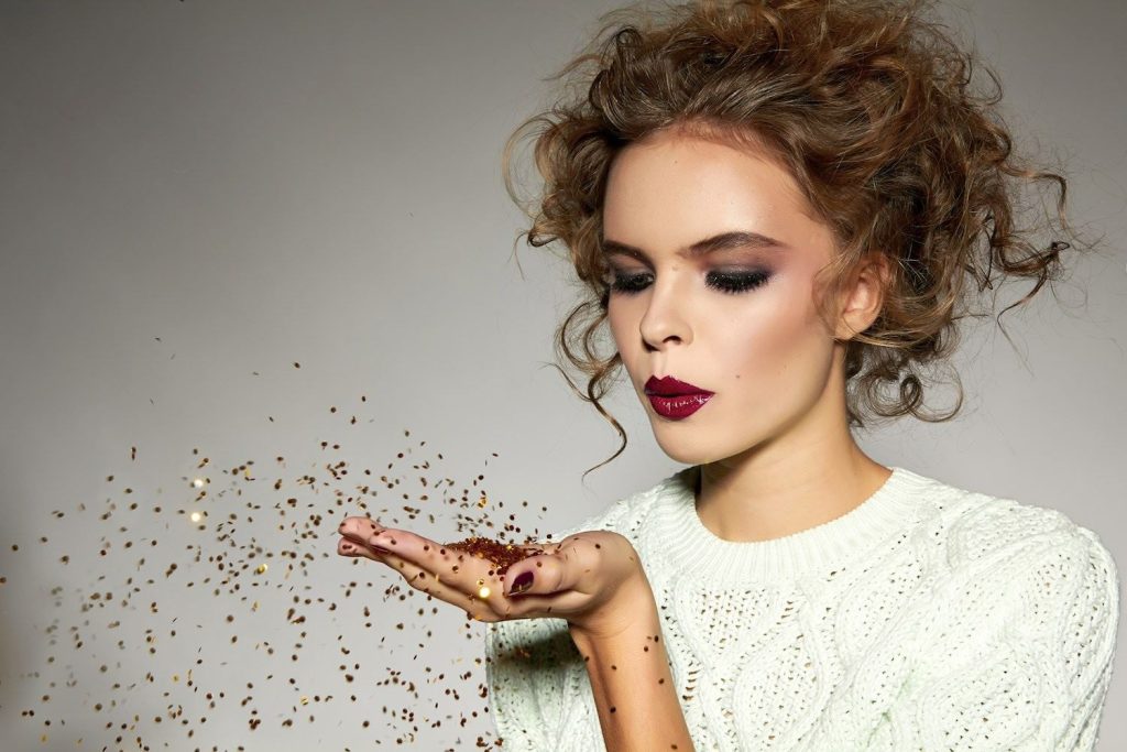 Cele mai bune trucuri de machiaj pentru un look festiv