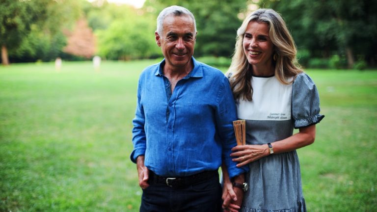 Nașterea prin cezariană rupe firul divin, spune Călin Georgescu. Soția lui recunoaște că a apelat la această metodă