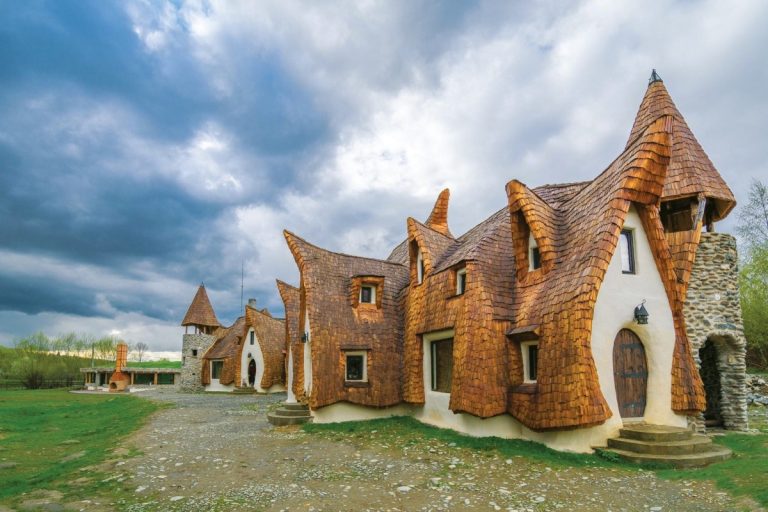 Castelul de Lut Valea Zânelor, închis publicului. Acesta urmează să devină hotel