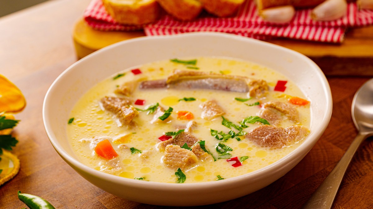 Ce carne se folosește în ciorba rădăuțeană