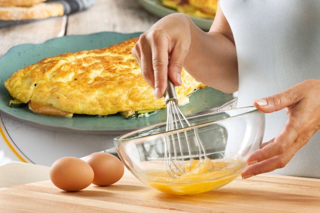 Cum să faci omleta pufoasă și delicioasă
