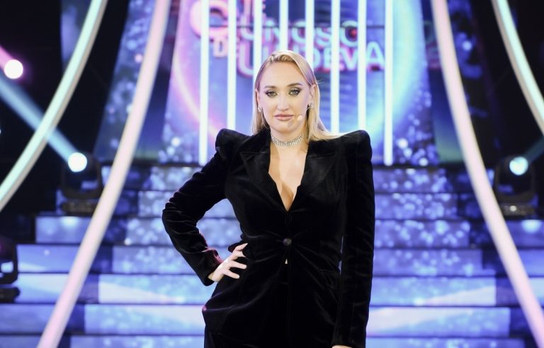 Ilona Brezoianu a înlocuit-o pe Andreea Bălan la Te Cunosc de Undeva. Schimbarea nu a fost primită bine de fanii emisiunii