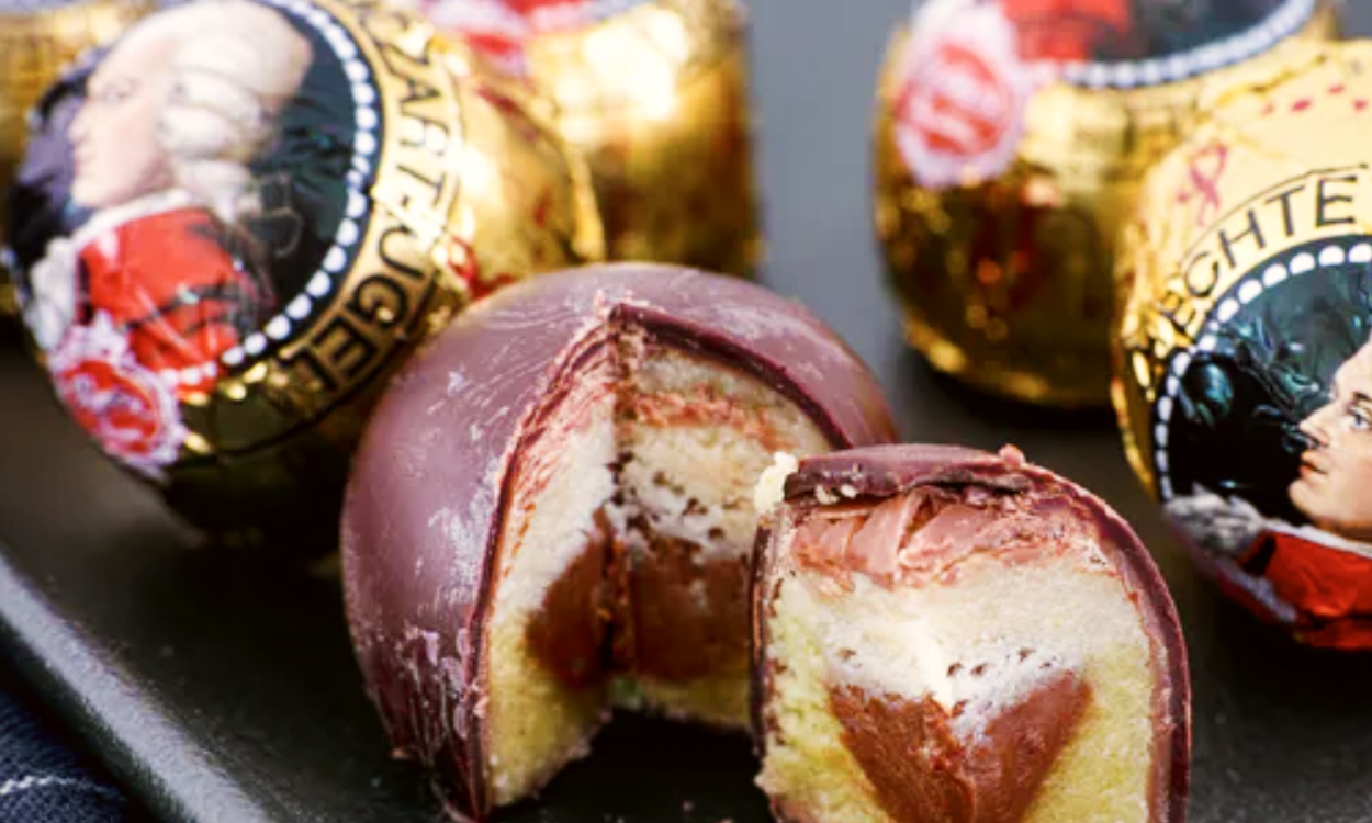 Dulciurile Mozartkugeln ies din producție