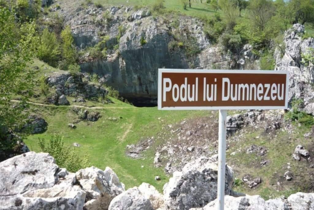 Podul lui Dumnezeu, în România. Unde se află?