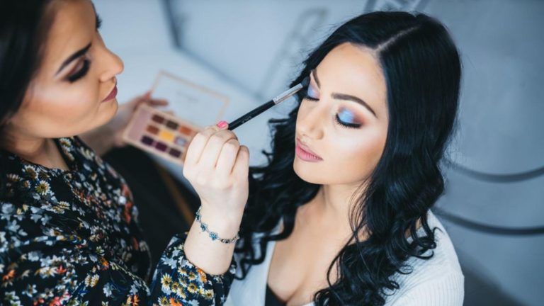 3 greșeli de machiaj care îți pot strica look-ul iremediabil