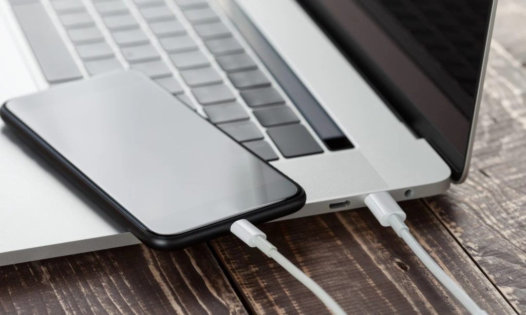 Când trebuie să pui la încărcat telefonul și laptopul