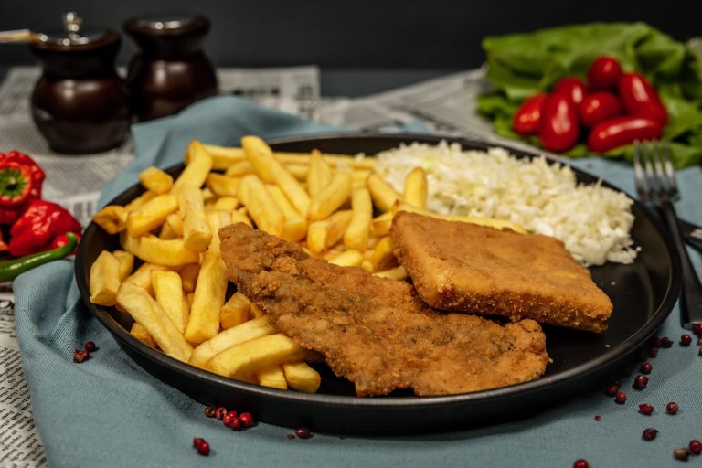 Cât timp se prăjesc șnițelele pe fiecare parte ca să nu le arzi