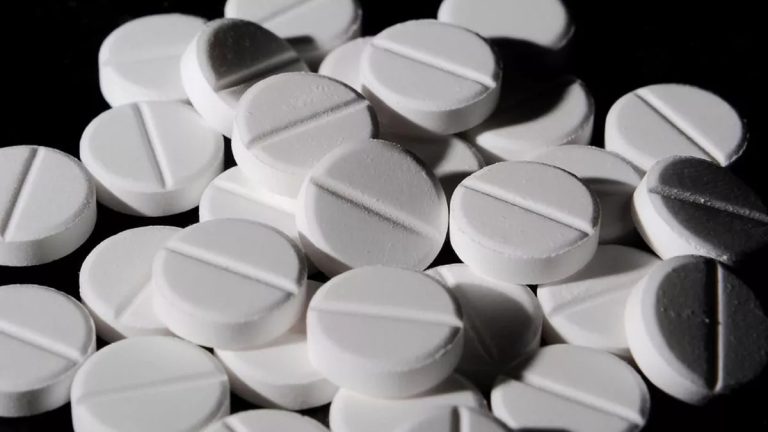 Ce este ”provocarea Paracetamol” de pe Tik Tok. Medic: ”Supradoza poate fi fatală!”