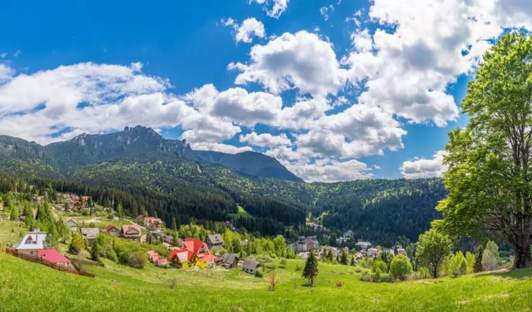 Durău, surpriza turistică a anului. Stațiunea montană din România care atrage tot mai mulți vizitatori