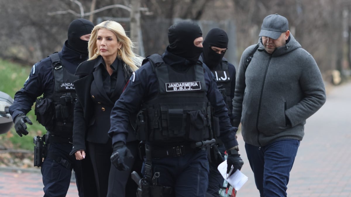 Laura Vicol, ținută de mii de euro la DIICOT