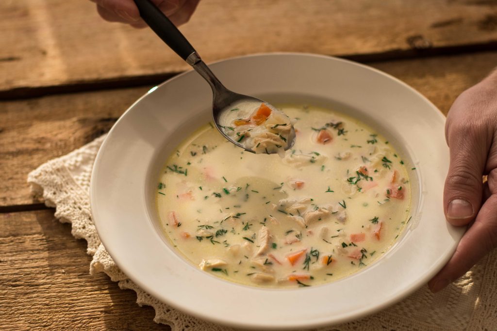 Rețeta originală de ciorbă de pui a la grec