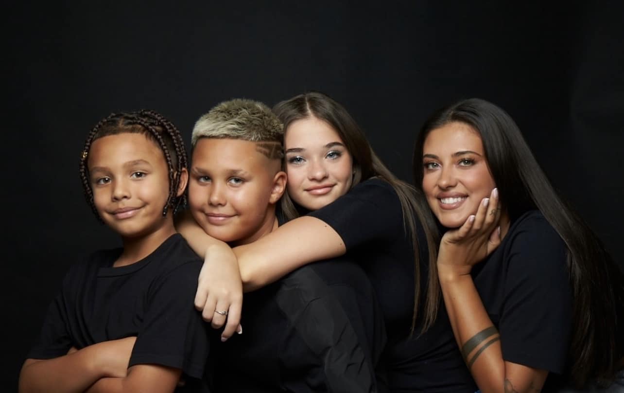 Antonia are o fiică din prima căsătorie și doi băieți cu Alex Velea