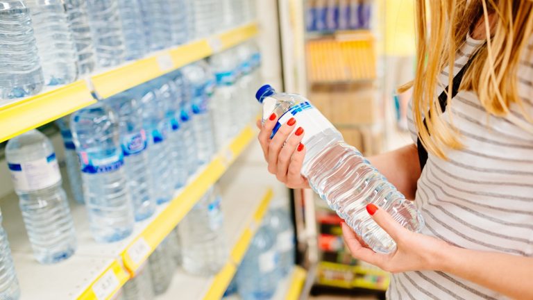 Ce apă îmbuteliată este cea mai sănătoasă? Răspunsul surprinzător al specialiștilor